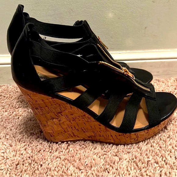 Merona Shoes - 👠❤️ Steve Madden Wedge Shoe Size 8.5 Zipper open toe NICE Strappy